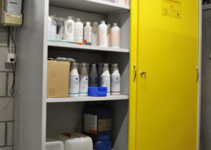 Gefahrstoff-Schrank Lager ASANA Spital Leuggern